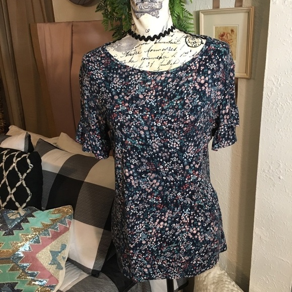 LOFT outlet Tops - LOFT outlet floral ruffle sleeve top